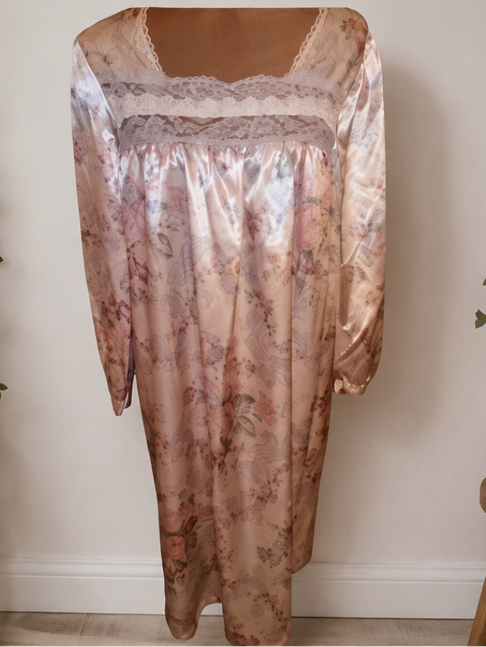Nicole ~ Vintage Satin Floral Lace Long Sleeve Nightgown M/L